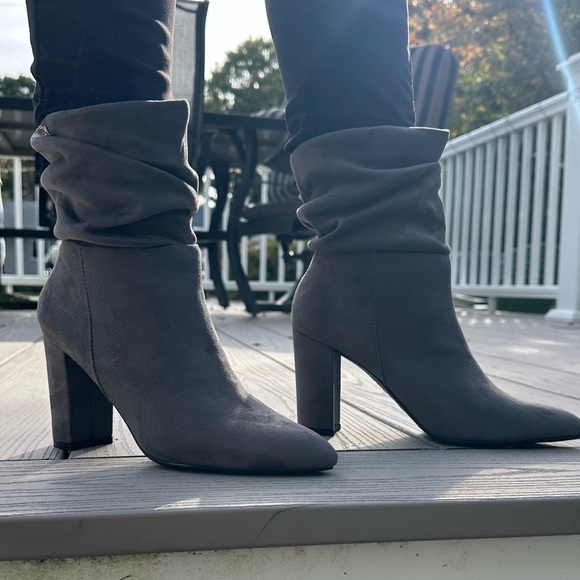 BeBE Charcoal  Gray Suede Heeled Boots- like  NEW - worn once-Size 8 - Picture 7 of 11